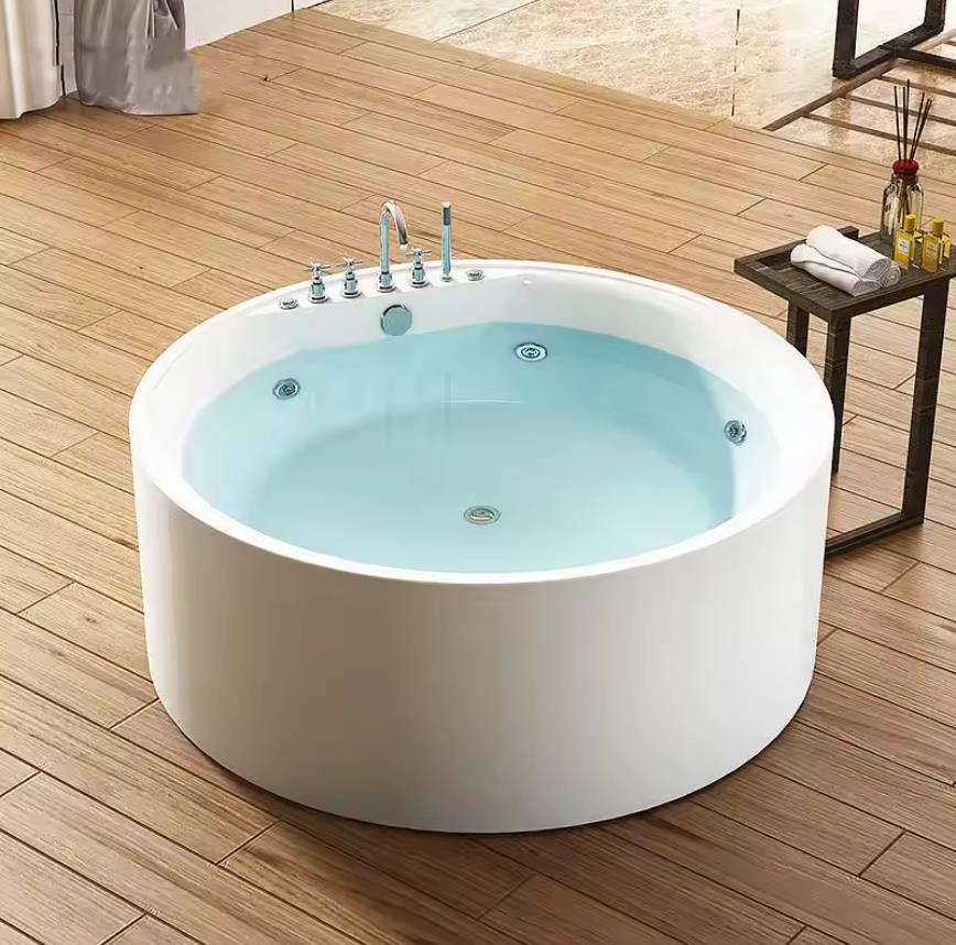 Round bathtub